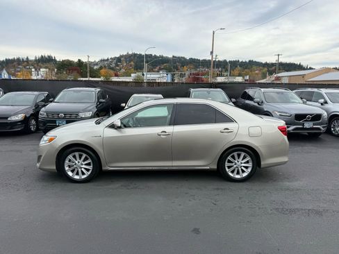 Used 2014 Toyota Camry XLE w/ Leather Package image 6
