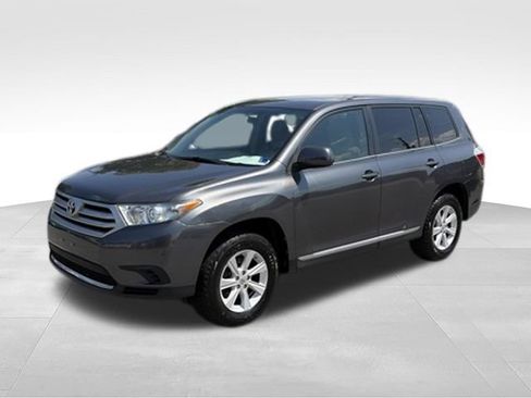 Used 2013 Toyota Highlander FWD w/ Cold Weather Pkg image 37