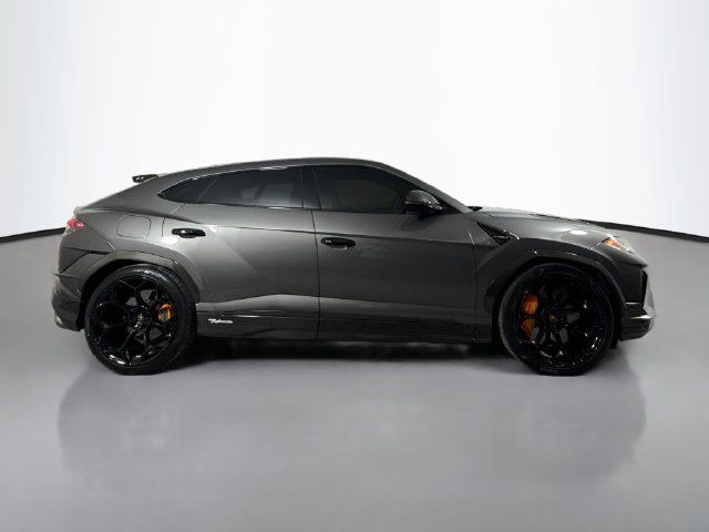 Used 2023 Lamborghini Urus Performante AWD/4WD image 4