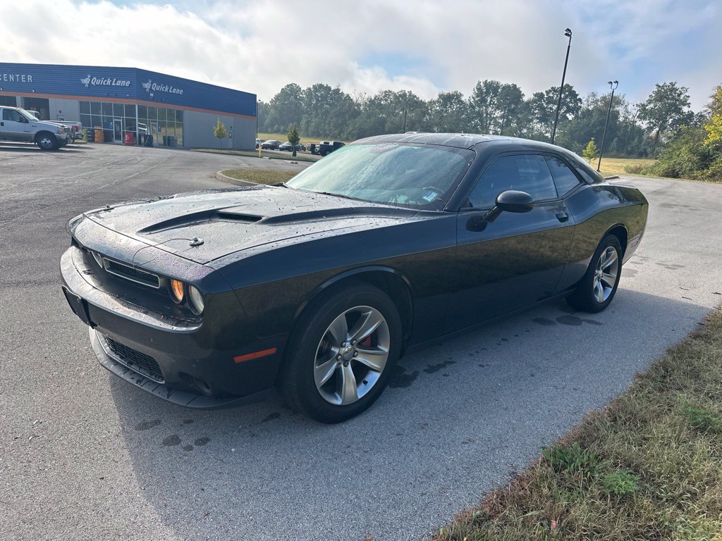 Used 2015 Dodge Challenger SXT RWD image 3