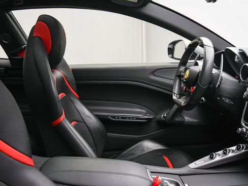 Used 2018 Ferrari GTC4Lusso T image 18