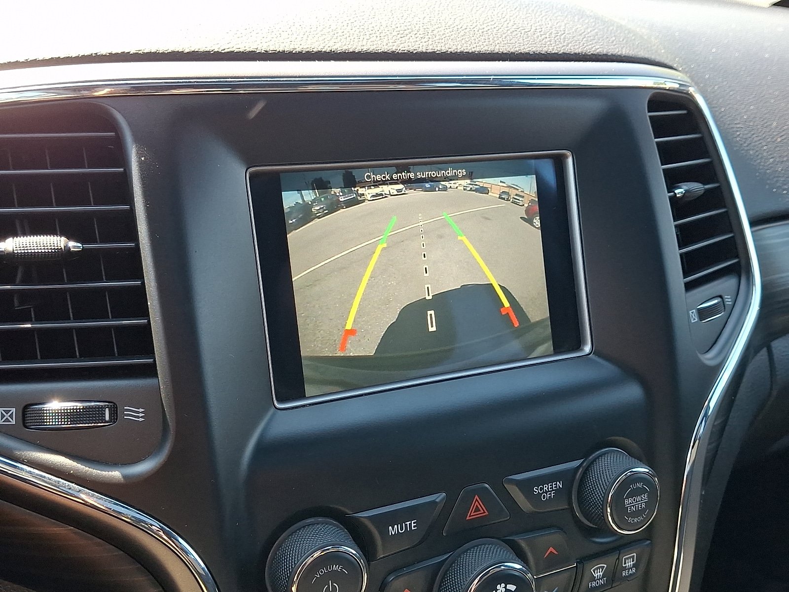 Used 2019 Jeep Grand Cherokee Laredo AWD/4WD image 20