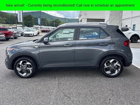 Used 2024 Hyundai Venue SEL FWD image 24