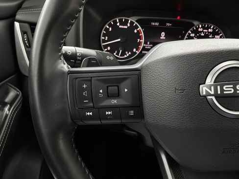 Used 2025 Nissan Rogue SV FWD image 30