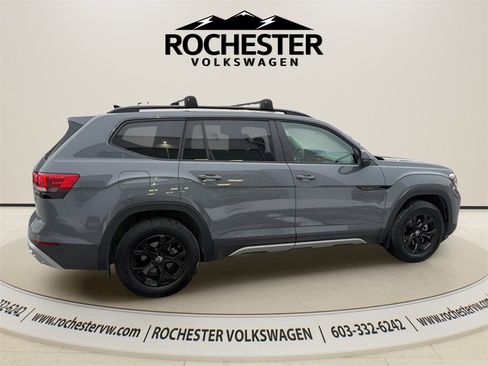 Used 2024 Volkswagen Atlas Peak Edition SE image 9