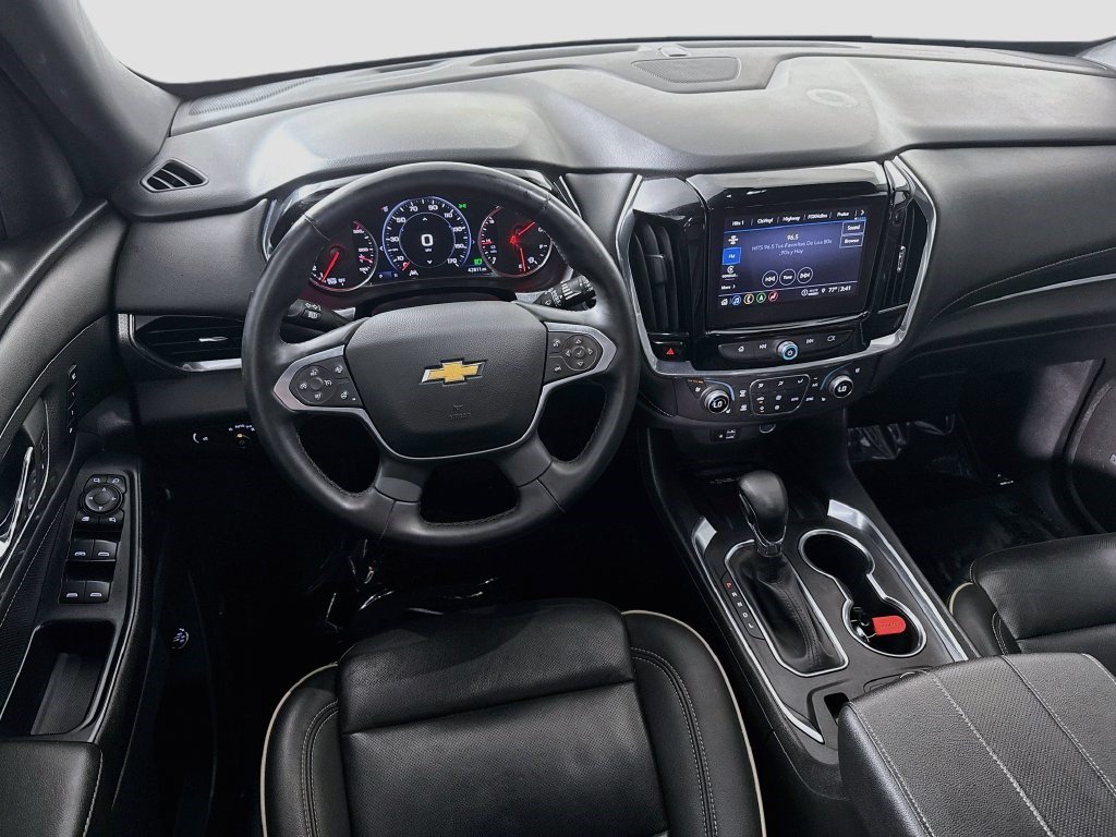 Used 2023 Chevrolet Traverse Premier FWD image 16