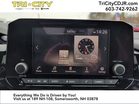 Used 2022 Nissan Pathfinder SV w/ SV Premium Package image 26