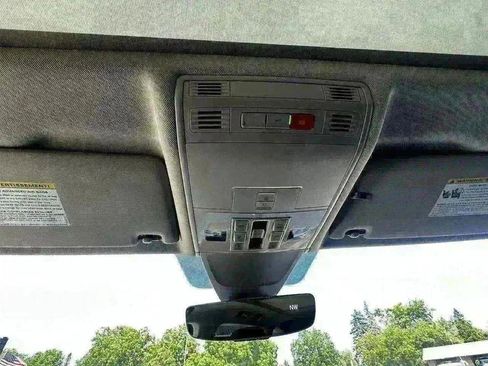 Used 2020 Volkswagen Tiguan SEL image 16