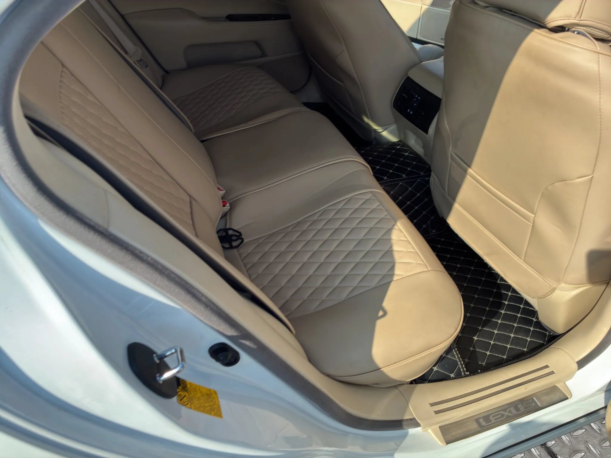 Used 2013 Lexus LS 460 AWD w/ Comfort Pkg image 23