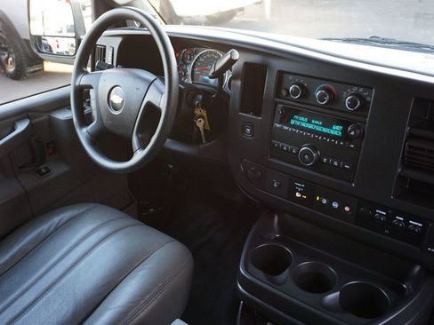 Used 2018 Chevrolet Express 2500 w/ Driver Convenience Package image 31