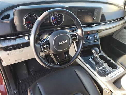 Used 2024 Kia Carnival LX image 18