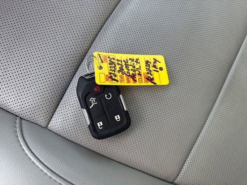 Used 2023 GMC Acadia SLT image 33