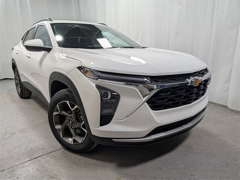 New 2026 Chevrolet Trax LT w/ Driver Confidence Package image 2