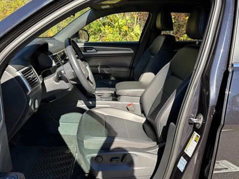 Used 2022 Volkswagen Atlas Cross Sport SE w/ Panoramic Sunroof Package image 11