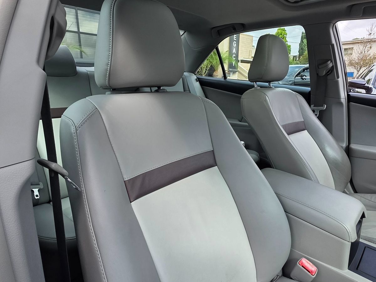 Used 2012 Toyota Camry XLE w/ Leather Pkg FWD image 18