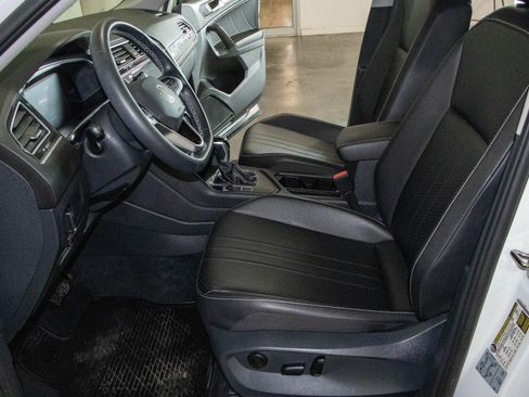 Used 2022 Volkswagen Tiguan SE image 7