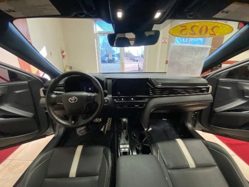 Used 2025 Toyota Camry SE image 24