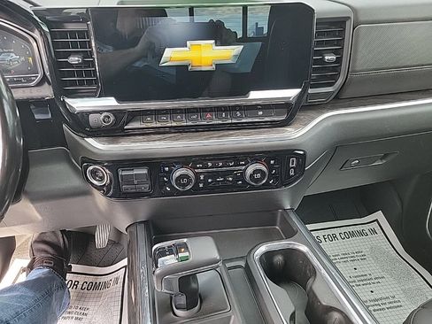 Used 2022 Chevrolet Silverado 1500 LTZ w/ LTZ Premium Package image 9