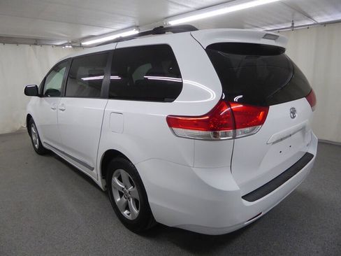 Used 2014 Toyota Sienna LE image 5