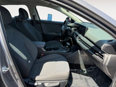 Used 2025 Kia K4 FWD image 19
