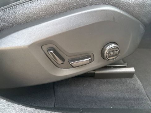 Used 2025 Volvo XC60 B5 Plus image 42