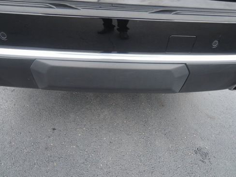 Used 2025 Chevrolet Suburban High Country image 37