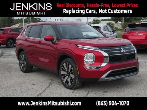 New 2025 Mitsubishi Outlander SE image 1