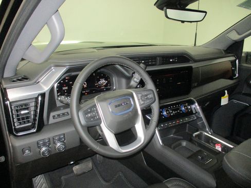 New 2025 GMC Sierra 2500 Denali w/ Technology Package image 18