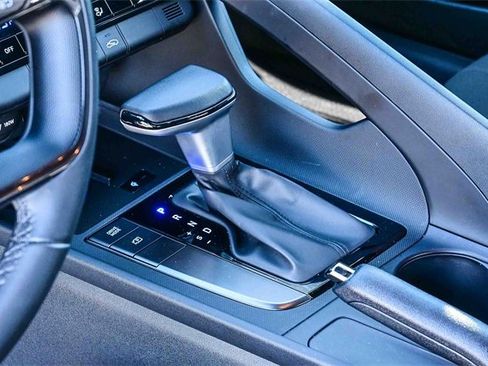 Certified 2025 Hyundai Elantra Sport image 24