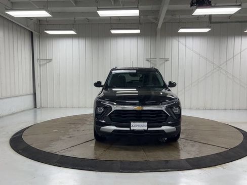 Used 2024 Chevrolet TrailBlazer LT w/ Convenience Package FWD image 3