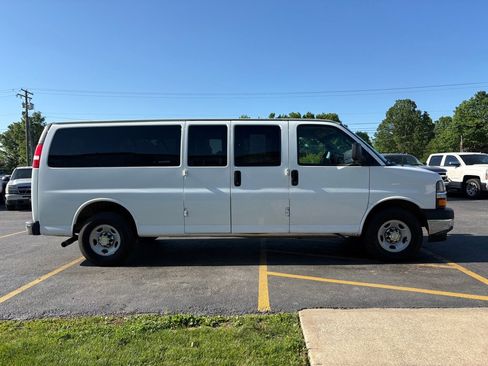 Used 2017 Chevrolet Express 3500 LT w/ LT Preferred Equipment Group RWD image 5