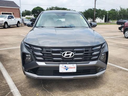 Used 2025 Hyundai Tucson SE FWD image 2