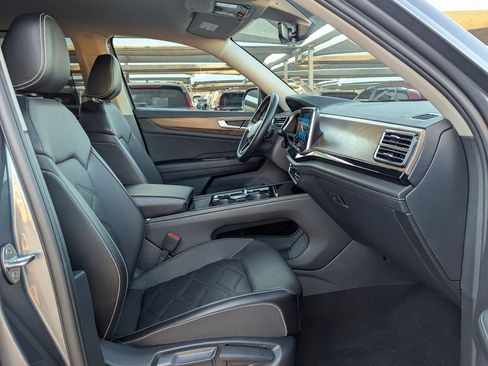 Used 2025 Volkswagen Atlas SE FWD image 27