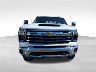 Used 2024 Chevrolet Silverado 2500 LTZ w/ LTZ Convenience Package AWD/4WD video 3