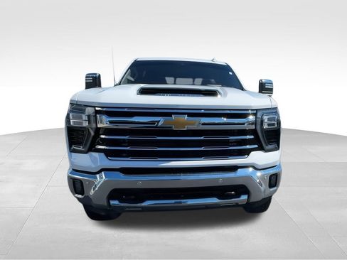 Used 2024 Chevrolet Silverado 2500 LTZ w/ LTZ Convenience Package AWD/4WD image 3