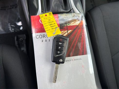 Used 2022 Toyota Corolla LE FWD image 25
