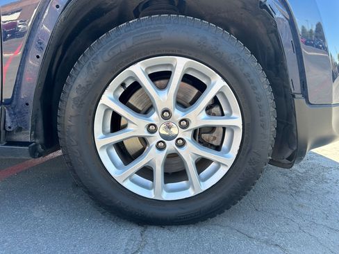 Used 2016 Jeep Cherokee Sport w/ Cold Weather Group FWD image 30
