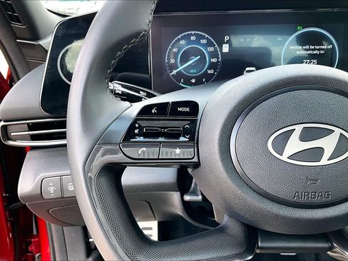 Used 2025 Hyundai Elantra SEL FWD image 24