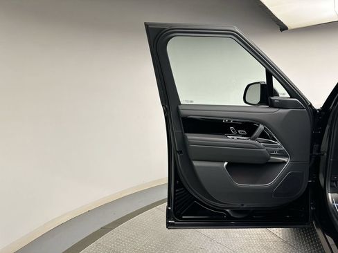 Certified 2025 Land Rover Range Rover SE AWD/4WD image 7