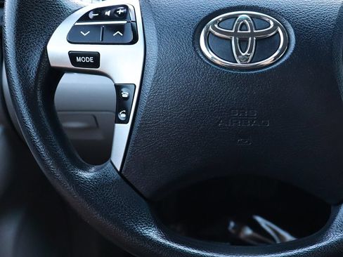 Used 2013 Toyota Highlander Plus FWD image 50