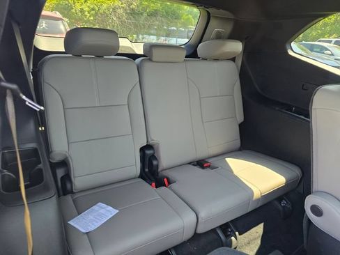 Used 2025 GMC Acadia Elevation w/ Elevation Premium Package FWD image 37