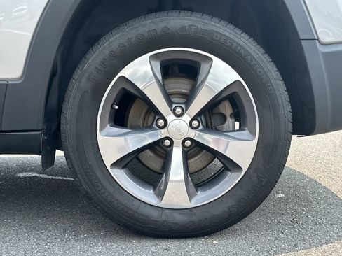 Certified 2019 Jeep Cherokee Limited w/ Luxury Group AWD/4WD image 16