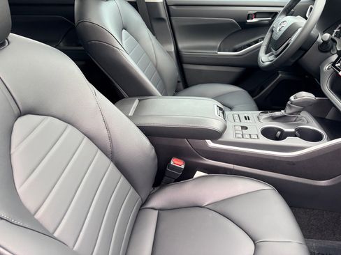 New 2026 Toyota Highlander XLE image 20