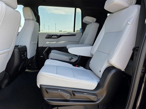 New 2025 Chevrolet Suburban Premier image 15