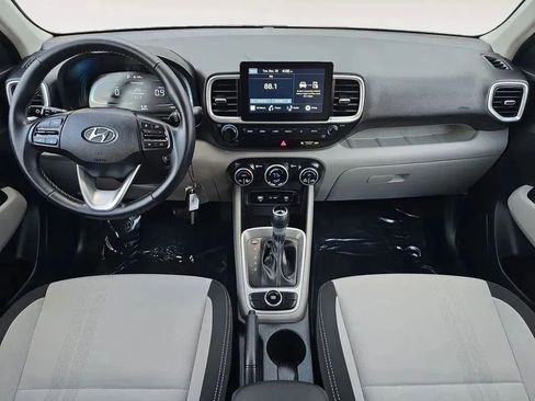 Used 2023 Hyundai Venue SEL image 10