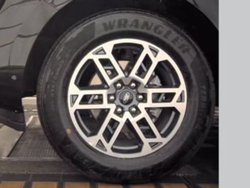 Used 2025 Ford Expedition Active RWD image 3