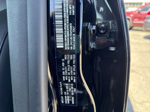 Used 2016 Jeep Renegade Trailhawk w/ Premium Trailhawk Package image 29