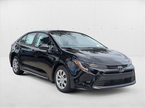 New 2025 Toyota Corolla LE FWD image 6