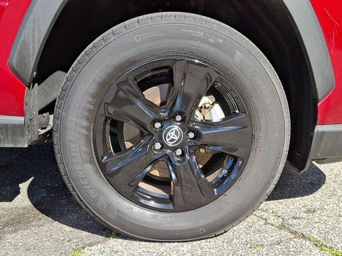 Certified 2025 Toyota RAV4 LE AWD/4WD image 8
