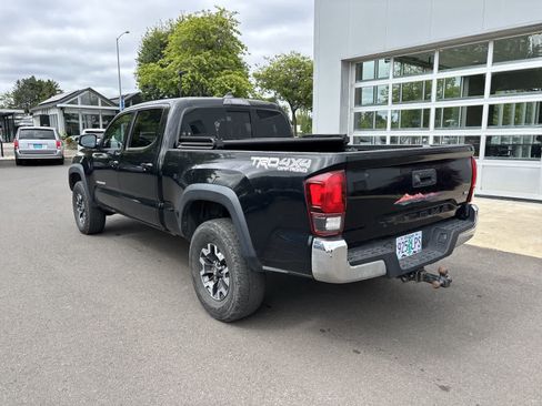 Used 2019 Toyota Tacoma TRD Off-Road AWD/4WD image 3